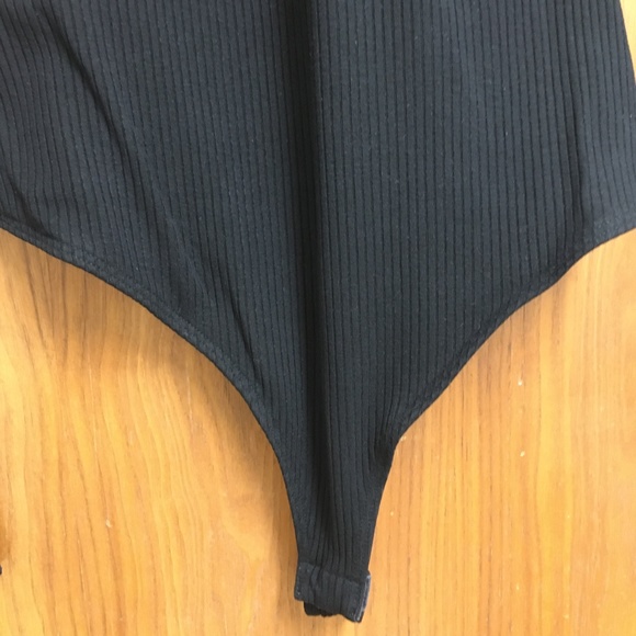 Reformation Becky Ribbed Plunge V Neck Bodysuit - Picture 8 of 11